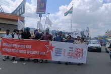 কলেজে ছাত্র সংসদ নির্বাচন-সহ একাধিক দাবি নিয়ে পথে এসএফআই