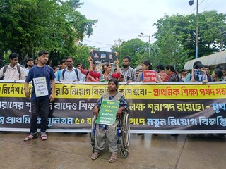 রাজ পথে ২২ এর টেট পাশেরা, মিছিলের চোখে জল হুইলচেয়ারে!