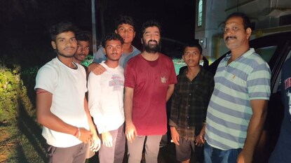 রাতে আউশগ্রামের জঙ্গলে অরিজিৎ সিং!দেখে অবাক সকলেই রাতে আউশগ্রামের জঙ্গলে অরিজিৎ সিং!দেখে অবাক সকলেই