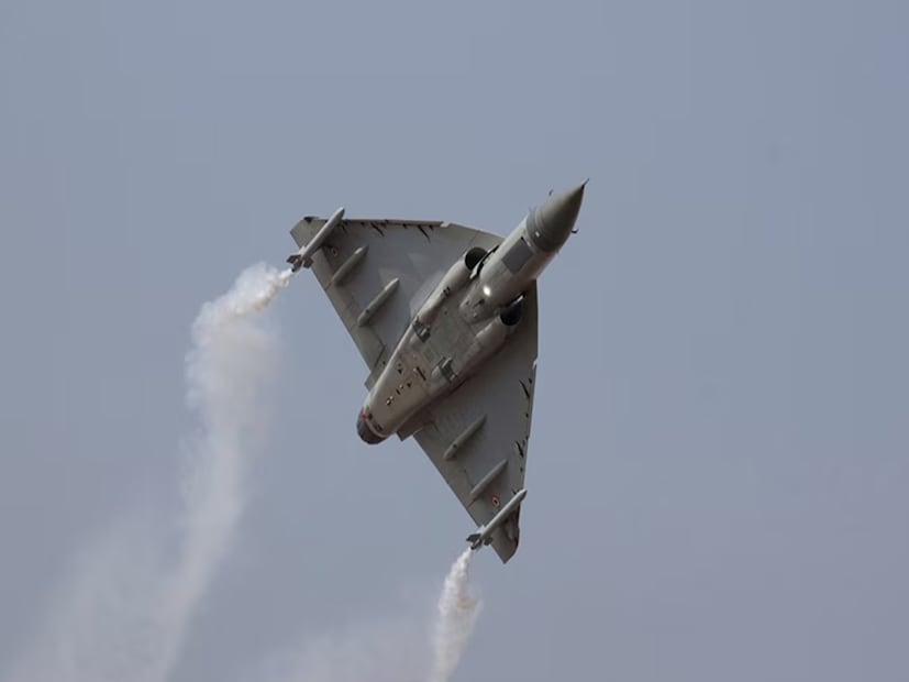 এমন পরিস্থিতিতে Tejas যুদ্ধবিমানে GaN ভিত্তিক র&#x200d;্যাডার ইনস্টল করার ফলে সেটি শত্রুদের চিহ্নিত করা এবং ধ্বংস করার ক্ষেত্রে রাফালের তুলনায় অনেক বেশি শক্তিশালী হয়ে উঠবে। এমন পরিস্থিতিতে Uttam AESA ব়্যাডারকে একটি বড় অগ্রগতি হিসাবে গণ্য করা হচ্ছে। বলে রাখা ভাল যে, ভারত বায়ুসেনা বাহিনীর জন্য ৩৬টি Rafale যুদ্ধবিমান কিনেছে। একই সঙ্গে নৌ-বাহিনীর জন্য ফ্রান্সের Dassault Aviation Company থেকে বিশেষ রাফাল যুদ্ধবিমান কেনার জন্য একটি চুক্তি করেছে। (File Photo)