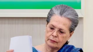 শিমলায় হঠাৎ অসুস্থ সোনিয়া গান্ধি, তড়িঘড়ি হাসপাতালে নিয়ে যাওয়া হল কংগ্রেস নেত্রীকে