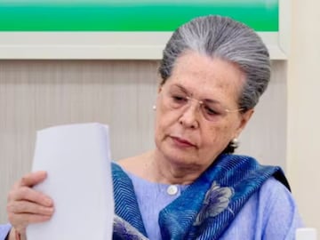 Sonia Gandhi: অসুস্থ সোনিয়া গান্ধি! শিমলায় তড়িঘড়ি হাসপাতালে নিয়ে যাওয়া হল কংগ্রেস নেত্রীকে