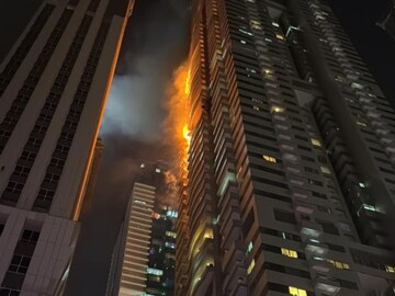 Dubai Marina Fire Accident: দুবাই-এর অত্যাধুনিক বহুতলে বিধ্বংসী আগুন, বিরাট ক্ষতির আশঙ্কা! নিরাপদে ৩,৮২০ জন বাসিন্দা…
