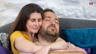 অচেনা পুরুষদের জড়িয়ে ধরে কোটি কোটি টাকা আয় করেন এই মহিলা