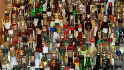 থানার ভিতর থেকে মদ-সহ উধাও আস্ত দামী গাড়ি! এসএসপি তারপর যা করলেন... থানার ভিতর থেকে মদ-সহ উধাও আস্ত দামী গাড়ি! এসএসপি তারপর যা করলেন...