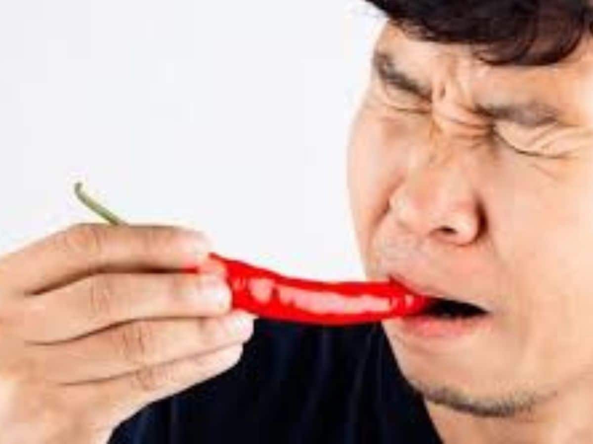 How to reduce Chilli Spice in Mouth: হঠাৎ জিভে ঝাল লাগলে কী খাবেন! দুধ, জল না মিষ্টি? কোনটা খেলে ঠান্ডা হবেন জানুন…