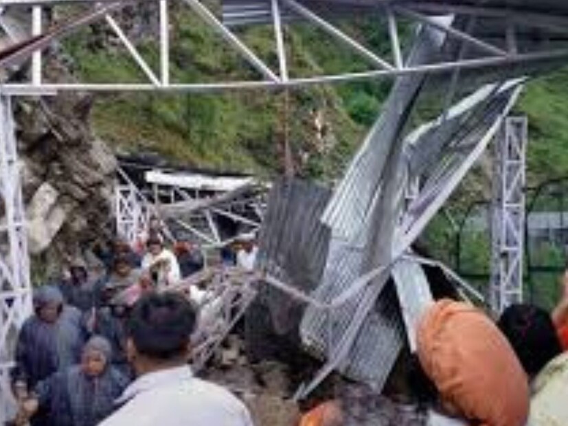 এদিকে প্রশাসনের তথ্য অনুযায়ী, গত ২২ জুন প্রায় ৩৪,৭১৭ জন ভক্ত বৈষ্ণো দেবীর দর্শনে গিয়েছেন। সোমবার বিকেল ৪টা পর্যন্ত ১৮,৮০০ জন ভক্ত রেজিস্ট্রেশন করে যাত্রা শুরু করেছেন এবং এই সংখ্যা বাড়ছেই। সকল প্রতিকূলতা সত্ত্বেও, “জয় মা বৈষ্ণো দেবী” ধ্বনি তুলে ভক্তরা তাদের যাত্রা অব্যাহত রেখেছেন।