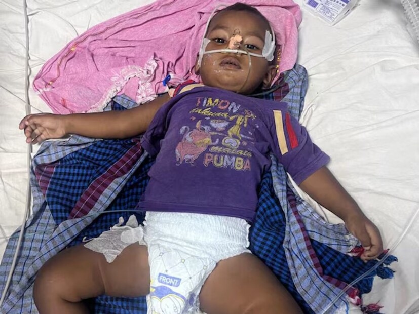 শিশুর অবস্থা দেখে আতঙ্কিত বাবা-মা সঙ্গে সঙ্গে তাকে বিজাপুর জেলা হাসপাতালে নিয়ে যান। কিন্তু শিশুর শরীরে বিষ দ্রুত ছড়িয়ে পড়ছিল। চিকিৎসকরা বুঝতে পারেন পরিস্থিতি ভয়াবহ, তাই কোনও সময় নষ্ট না করে শিশুকে জগদলপুর মেডিক্যাল কলেজ হাসপাতালে রেফার করেন।