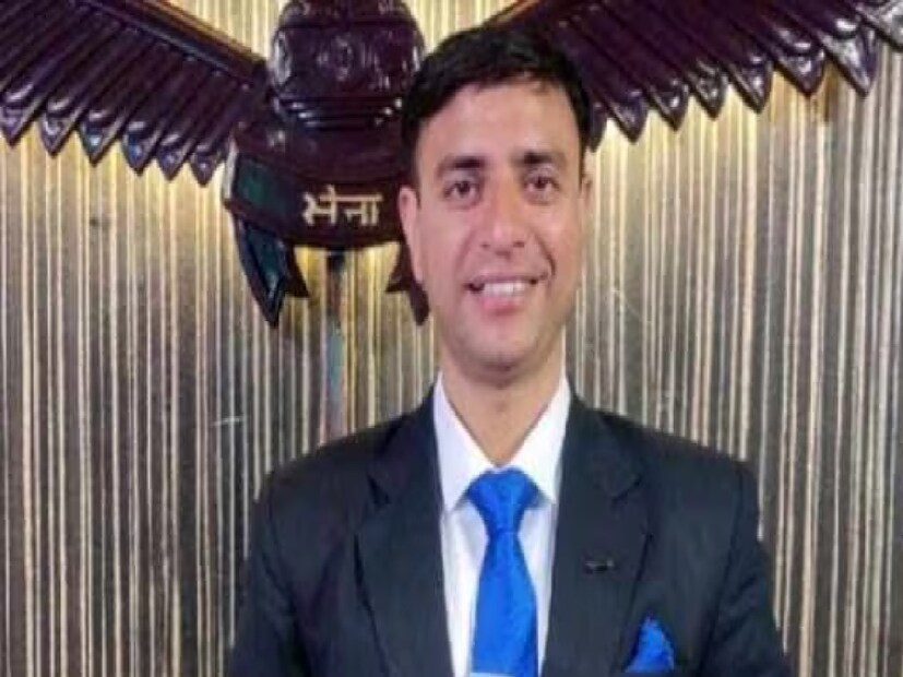 রবিবার সকালে এই দুর্ঘটনা ঘটে। মৃতদের মধ্যে হেলিকপ্টারের পাইলট ছাড়াও ছিলেন ৫ তীর্থযাত্রী এবং বদ্রীনাথ-কেদারনাথ মন্দির কমিটির এক কর্মী।
