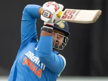 IND vs ENG: ৬,৬,৬,৬,৬… বৈভব সূর্যবংশীর ঝড়ে উড়ে গেল ইংল্যান্ড, খেললেন রেকর্ড ব্রেকিং ইনিংস! ১৫৬ বল বাকি থাকতে জয় ভারতের IND vs ENG: ৬,৬,৬,৬,৬… বৈভব সূর্যবংশীর ঝড়ে উড়ে গেল ইংল্যান্ড, খেললেন রেকর্ড ব্রেকিং ইনিংস! ১৫৬ বল বাকি থাকতে জয় ভারতের