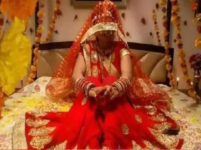 *শিশু সুরক্ষা বিভাগের আধিকারিকরা নাবালিকার বাবা-মা, বর এবং বিয়ের হলের মালিকের বিরুদ্ধে অভিযোগ দায়ের করেছেন। ঘটনাটি ঘটেছে বেঙ্গালুরু গ্রামীণ জেলার দেবনাহল্লি তালুকের বিজয়পুরা থানা সীমানার অন্তর্গত। সংগৃহীত ছবি।
