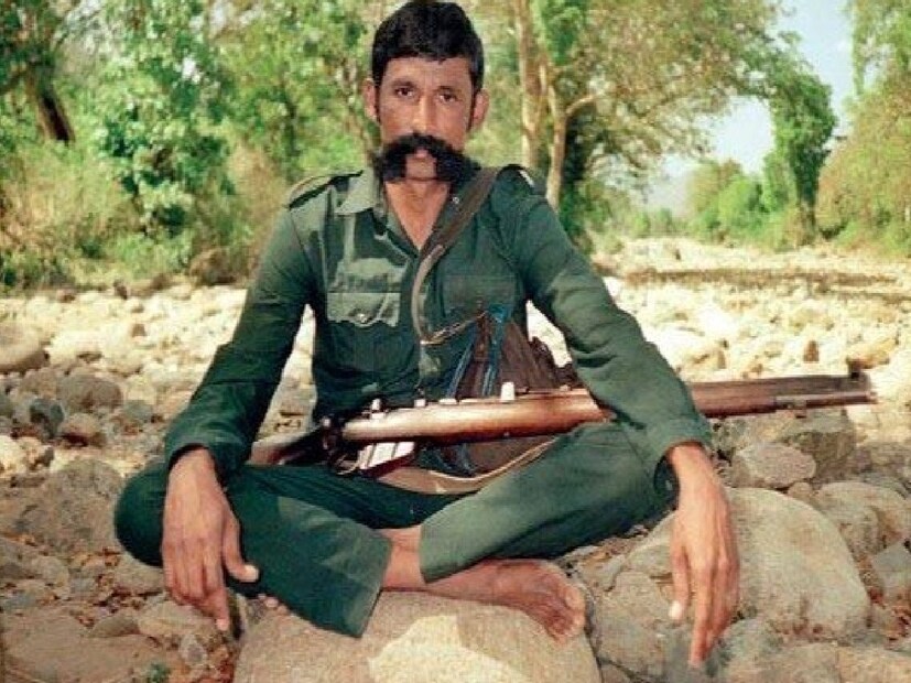 ২৬ লাখ ডলার মূল্যের হাতির দাঁত চোরাচালান করেছিল বীরাপ্পন, অভিযোগ এমনই। ২০০-র বেশি হাতি খুনের দায় ছিল বীরাপ্পনের উপর। পুলিশ, এসটিএফ, বন দফতর তাঁকে ধরতে পাগলের মতো জঙ্গলে তল্লাশি চালাত একটা সময়।