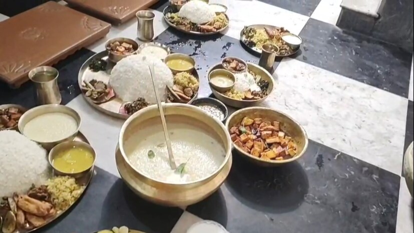 বিষ্ণুপ্রিয়া দেবীর বংশের জামাতা হিসেবে ধামেশ্বর গৌরাঙ্গ মহাপ্রভুকে সকাল থেকেই ধর্মীয় আচার মেনে নতুন ধুতি-পাঞ্জাবিতে সাজিয়ে, গলায় ফুলের মালা ও সুগন্ধি দিয়ে বরণ করা হয়। এই দিনে বহু দূর-দূরান্ত থেকে ভক্তরা নবদ্বীপে এসে মন্দিরে ভিড় করেন মহাপ্রভুর এই ব্যতিক্রমী রূপ দর্শনের জন্য।