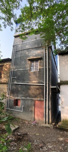 সূত্রের খবর নতুন করার পর বেশ কিছুদিন খোলা থাকলেও তারপরই বন্ধ হয়ে যায় সেই রেস্তোরা এবং রাজপ্রাসাদের চারদিকে যে রকম সিসি ক্যামেরা মোড়া ছিল সেই রকমই রেস্তোরাঁটিও সিসি ক্যামেরার নজরদারিতে।