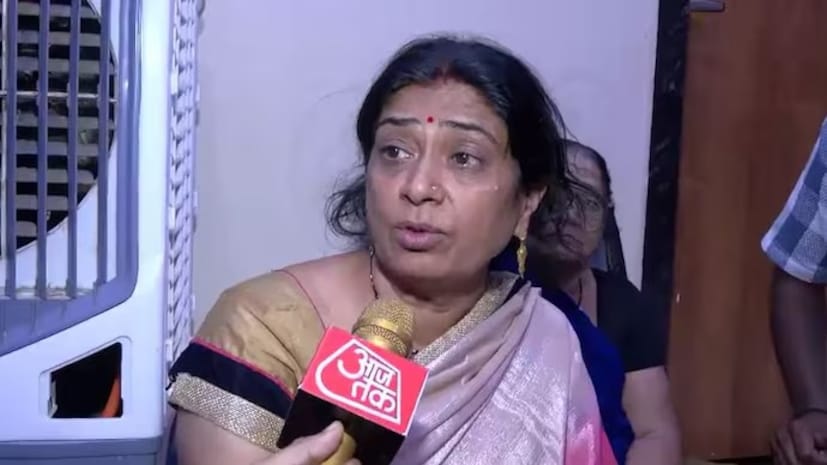 সোনমের হাঁপিয়ে হাঁপিয়ে উত্তর দেওয়া শুনে শাশুড়ি উমা প্রশ্ন তোলেন, এমন একটা ট্রেকিংয়ের অভিযানের প্রয়োজনীয়তা কী। উত্তর কী বলেছিলেন পুত্রবধূ সোনম রঘুবংশী? চমকে যাবেন শুনলেই।