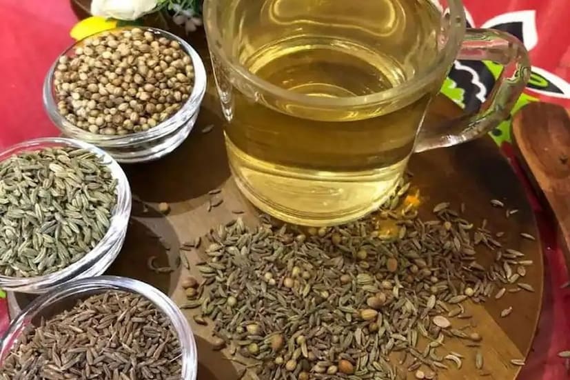 মৌরি ফাইবার এবং অ্যান্টিঅক্সিডেন্ট সমৃদ্ধ, যা ক্ষুধা কমায় এবং শরীরকে বিষমুক্ত করে। জিরা বিপাক বৃদ্ধি করে হজমশক্তি উন্নত করে, যা আরও ক্যালোরি পোড়ায় এবং ওজন কমাতে সাহায্য করে।