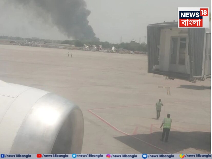 সংবাদ সংস্থা এএনআই গুজরাত পুলিশকে উদ্ধৃত করে জানিয়েছে, বিমানটিতে বিমানকর্মী এবং যাত্রী মিলিয়ে মোট ২৪২ জন ছিলেন।