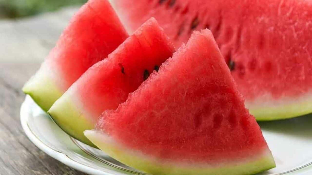  তরমুজ নাইট্রিক অক্সাইড উৎপাদন বাড়ায় যা লিভারের স্বাস্থ্যের জন্য সহায়ক।