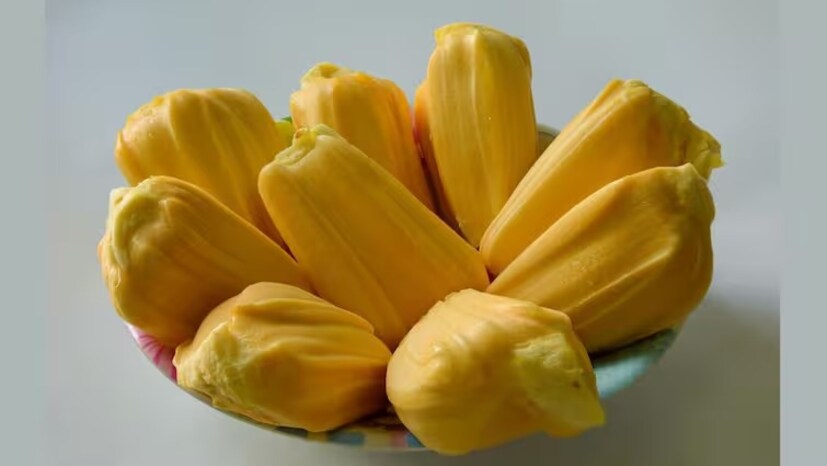 কাঁঠালে ভিটামিন এ, ভিটামিন সি, রাইবোফ্ল্যাভিন, ম্যাগনেসিয়াম, পটাশিয়াম, কপার, ম্যাঙ্গানিজ এবং অ্যান্টিঅক্সিড্যান্ট প্রচুর পরিমাণে আছে৷ তবে গ্লাইসেমিক ইনডেক্স বেশি৷ কাঁঠালে গ্লাইসেমিক ইনডেক্স বা জিআই ৫০ থেকে ৬০৷ তাই কাঁঠালের মতো অতি শর্করাযুক্ত ফল এড়িয়ে চলতে হবে মধুমেহ রোগীদের৷