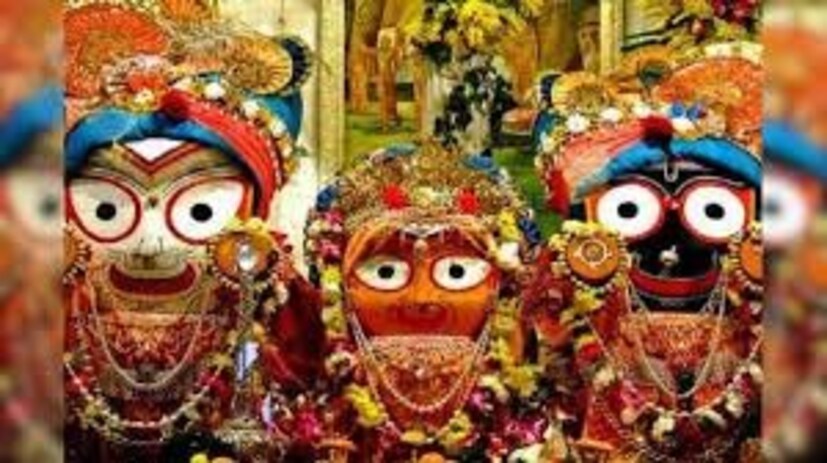 যদিও ভগবান জগন্নাথ তাঁর সকল ভক্তের কাছে সমানভাবে প্রিয়, তবে জ্যোতিষশাস্ত্র অনুসারে, কিছু বিশেষ রাশি আছে যাদের তিনি আরও বেশি স্নেহ ও আশীর্বাদ দেন। এই রাশির জাতকরা তাঁর কৃপায় জীবনে বিশেষ ইতিবাচক পরিবর্তন অনুভব করেন, যেমন মানসিক শান্তি, সমৃদ্ধি এবং সাফল্য। এই আশীর্বাদের কারণে তাদের জীবনে অনেক ধরণের সুবিধা এবং সুখ আসে। আসুন জেনে নিই এই রাশিচক্রগুলি সম্পর্কে এবং ভগবান জগন্নাথের কৃপা কীভাবে তাদের জীবনকে উন্নত করে। বলছেন জ্যোতিষ বিশারদ চক্রপাণি ভাট৷