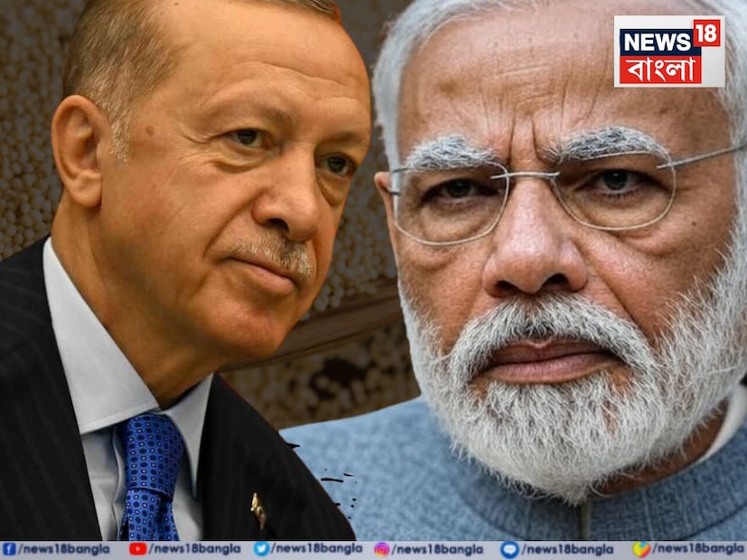 চিনের পরে তুরস্ক পাকিস্তানের দ্বিতীয় বৃহত্তম অস্ত্র সরবরাহকারী হয়ে উঠেছে, ২০১৫-২০১৯ এবং ২০২০-২০২৪ এর মধ্যে পাকিস্তানে তুর্কি অস্ত্র রপ্তানি ১০৩% বৃদ্ধি পেয়েছে। মূল চুক্তিগুলির মধ্যে রয়েছে: Bayraktar TB2 ড্রোন এবং Kemankes ক্রুজ মিসাইলের অধিগ্রহণ, কৌশলগত আঘাতের জন্য Asisguard Songar সশস্ত্র UAV-এর ক্রয়, পাকিস্তানের নৌবাহিনীকে আধুনিকীকরণের জন্য চারটি MILGEM-শ্রেণীর করভেটের জন্য $১.৫ বিলিয়ন চুক্তি এবং পাকিস্তানের Agosta 90B সাবমেরিনগুলির আপগ্রেড।