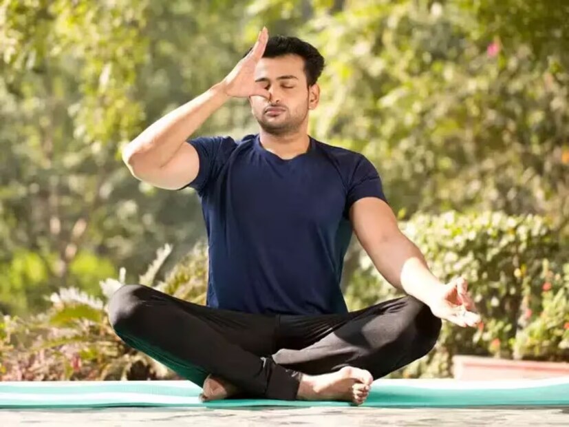 সকালে হাঁটা, যোগব্যায়াম এবং নিয়মিত ব্যায়াম করাও খুবই গুরুত্বপূর্ণ। ভালো নাস্তা দিয়ে দিন শুরু করুন, বিকেলে ফল এবং জুস খান এবং হালকা এবং তাড়াতাড়ি রাতের খাবার খান। একই সাথে, ডঃ ঋদ্ধি বিশ্বাস করেন যে রুটিন এবং খাদ্যাভ্যাসে যদি একটু পরিবর্তন আনা হয়, তাহলে কোষ্ঠকাঠিন্যের মতো সমস্যা সহজেই এড়ানো যায়। ঘরোয়া প্রতিকার গ্রহণ করে আপনি নিজেকে সুস্থ এবং উদ্যমী রাখতে পারেন।
