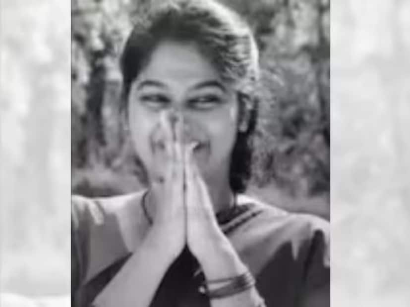 এমন অনেক অভিনেত্রী রয়েছেন ইন্ডাস্ট্রিতে যারা খুব অল্প সময়ের মধ্যে জনপ্রিয়তা অর্জন করেছেন৷ একরাশ স্বপ্ন নিয়ে চলচ্চিত্র জগতে প্রবেশ করলেও  খুব অল্প সময়ের মধ্যেই তিনি সকলকে কাঁদিয়ে  না ফেরার দেশে চলে যান৷ 