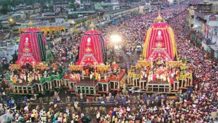 ১১ টি বা ৫৪ টি তুলসিপাতা দিয়ে মালা গাঁথুন৷ পাতাগুলির বৃন্তগুলি সুতো দিয়ে বেঁধে মালা নির্মাণ করুন৷ তুলসিপাতা ছেদ করে কখনও মালা গাঁথবেন না৷ রথযাত্রায় এই মালা পরিয়ে দিন জগন্নাথদেবকে৷ হতাশা কেটে গিয়ে পূর্ণ হবে মনের সব ইচ্ছে৷ 