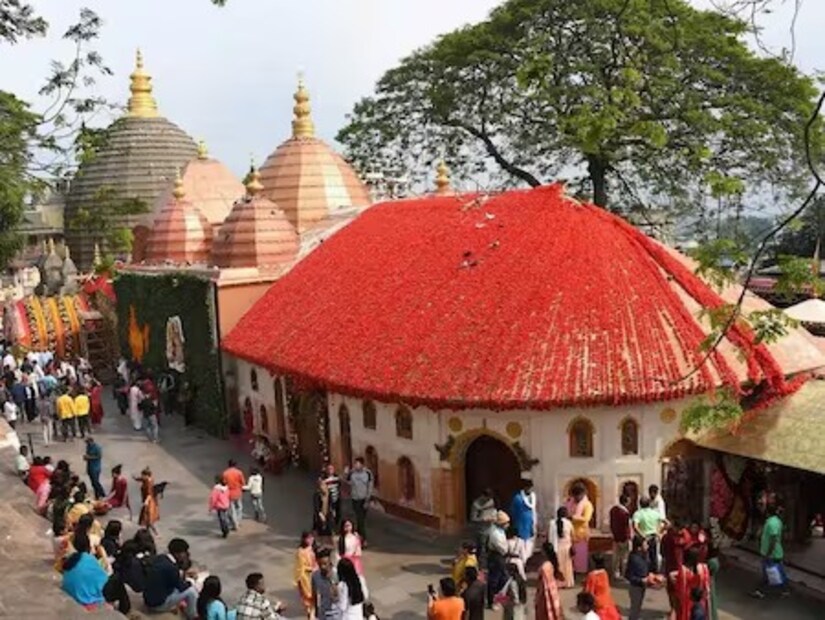 বিশুদ্ধ সিদ্ধান্ত পঞ্জিকা অনুসারে ২৫ জুন, বুধবার সন্ধ্যা ৬.২০ মিনিটে অম্বুবাচী সমাপ্তি৷ গুপ্তপ্রেস পঞ্জিকা মতে বুধবার রাত ৩.২০ মিনিটে অম্বুবাচীর সমাপন৷ 