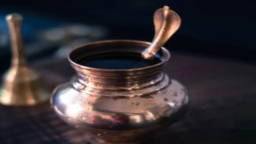 এদিন পশুসেবা করুন৷ দানধ্যান করুন দীনজনে৷ তাহলে সুগম হবে পুণ্যসঞ্চয়ের পথ৷ অশুভ শক্তি দূর করতে বাড়ির সর্বত্র ছড়িয়ে দিন গঙ্গাজল৷