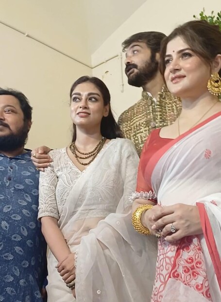 প্রফুল্ল অর্থাৎ দেবী চৌধুরানীর চরিত্রে শ্রাবন্তী চট্টোপাধ্যায়। শ্রাবন্তীর কাছে খুব চ্যালেঞ্জিং এই চরিত্র তাই বড়মার আশীর্বাদ নিতে মন্দিরে পুজো দিলেন তিনি।
