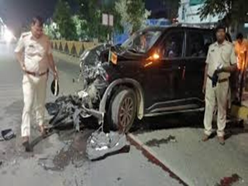 ঘটনাস্থলের ভিডিওটি সোশ্যাল মিডিয়ায় ভাইরাল হয়েছে। ভিডিওতে দেখা যায় যে রাতে কয়েকজন অফিসার রুটিন চেক করছেন। একটি ট্রাক পাস করার সময় এবং আরেকটি গাড়ি পরিদর্শনের জন্য ধীর গতিতে চলার সময়, একটি দ্রুতগামী SUV হঠাৎ আরেকটি SUV-তে ধাক্কা মারে।