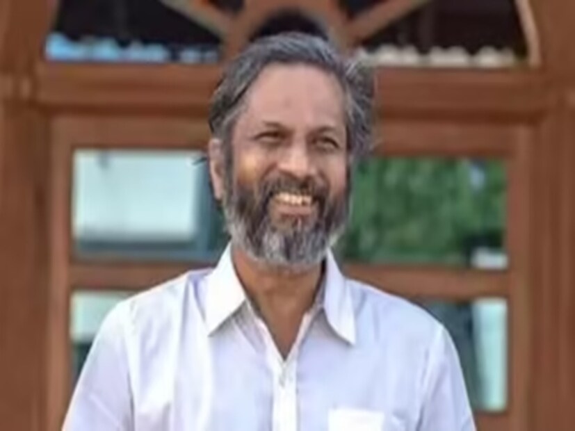 আর্থিক চ্যালেঞ্জের দিকে নির্দেশ করেছেন ভেম্বু: মানুষ কীভাবে অটোমেটেড ফ্যাক্টরি থেকে পণ্য কেনার সামর্থ্য রাখেন, কর্মসংস্থান না করে? ভেম্বু এই সমস্যার দুটি সমাধানের প্রস্তাব দিয়েছেন। প্রথমত, এআই-উৎপাদিত পণ্যের দাম উল্লেখযোগ্য ভাবে পড়তে পারে। এমনকী তা শূন্যয় নেমে যাওয়ার সম্ভাবনা রয়েছে। দ্বিতীয়ত, অবশিষ্ট মানুষের করা কাজ। 