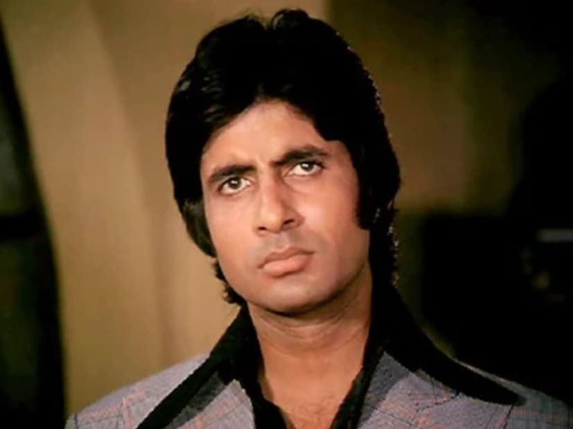 রাজেশ খান্না, জিতেন্দ্র এবং ধর্মেন্দ্রের মতো অভিনেতাদের যুগ, যখন তাদের ছবি এবং তাদের প্রতিটি চরিত্রই সকলের খুব পছন্দ হত। সেই সময়, মুখে কাটা দাগ এবং গোঁফ মোচড়ানো এক উগ্র চেহারার খলনায়ক এসে পর্দায় আগুন ধরিয়ে দিয়েছিলেন। তিনি আর কেউ নন, ছিলেন বিনোদ খান্না।