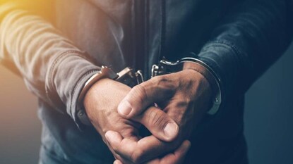 গ্রেফতার একপ্রতীকী ছবি গ্রেফতার একপ্রতীকী ছবি