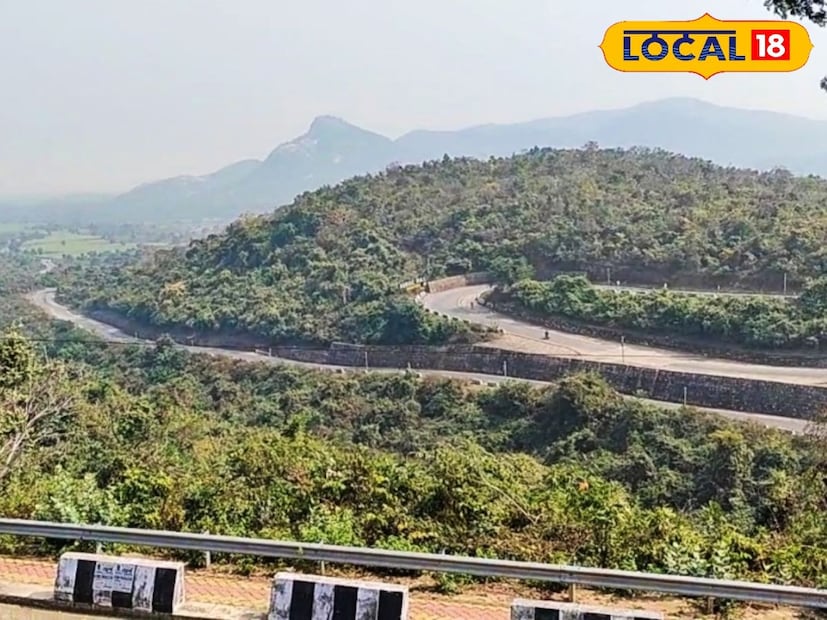 উপকূলবর্তী এলাকায় তুলনামূলক ভাবে বেশি বৃষ্টির সম্ভাবনা রয়েছে। মৎস্যজীবীদের সমুদ্রে যাওয়ার নিষেধাজ্ঞা জারি করা হয়েছে। চলতি সপ্তাহে দক্ষিণবঙ্গের তাপমাত্রাও সর্বোচ্চ ৪ ডিগ্রি সেলসিয়াস কমতে পারে। গরম থেকে সাময়িক রেহাই।স্বস্তিতেই কাটবে গোটা সপ্তাহ। নতুন সপ্তাহের শুরুতে ঘটতে পারে আবহাওয়ার বদল।
