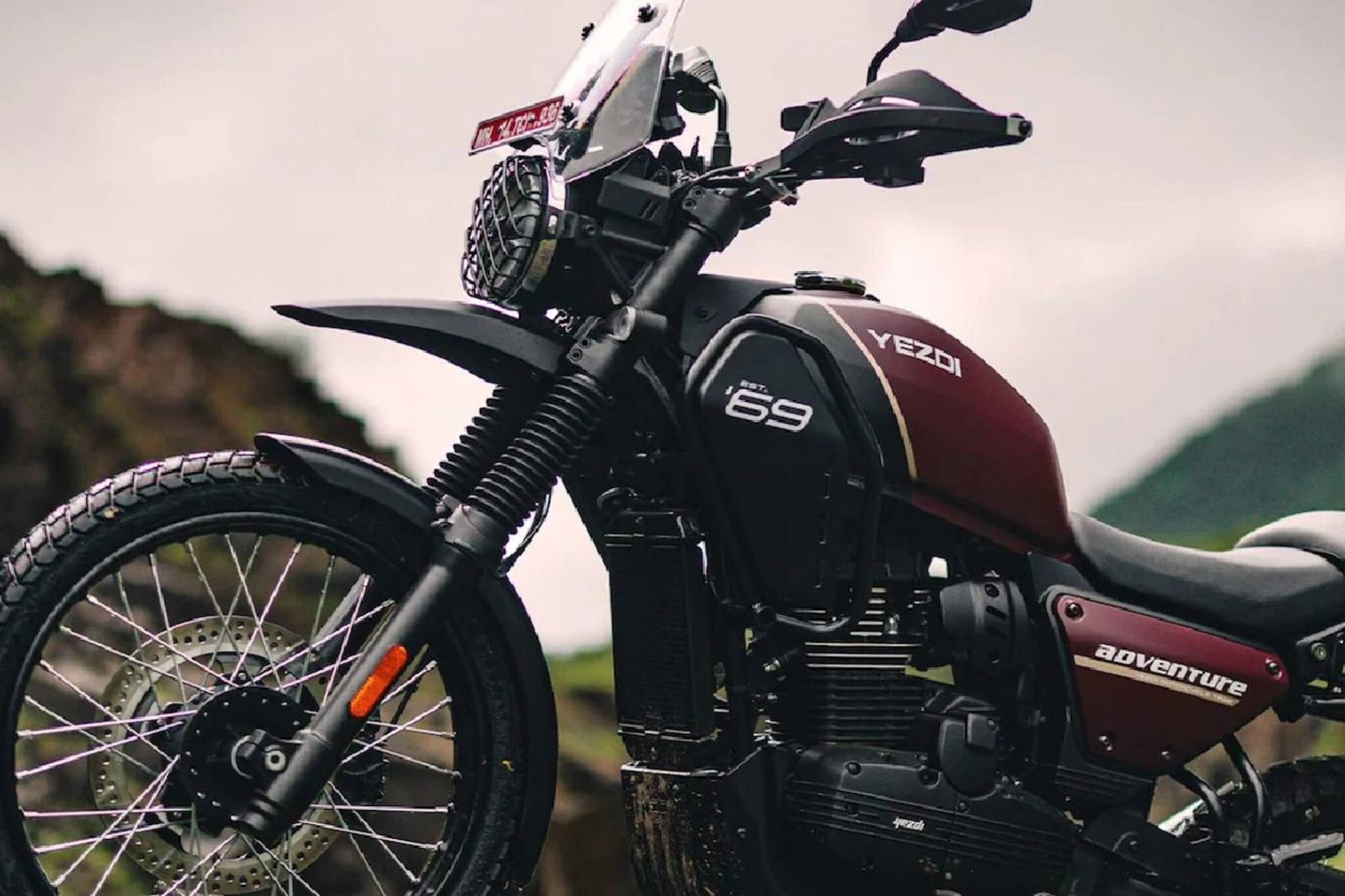 বাইকে চেপে এল ওরা ৪ জন! চড় মেরে নামাল চালককে, গাড়ি আটকে বের করে নিল ৪ লক্ষ টাকার প্যাকেট!