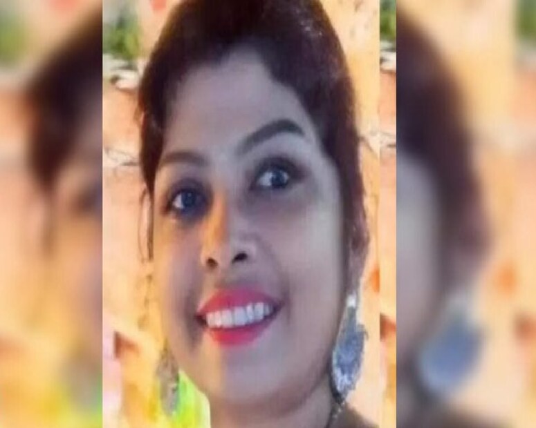 এক তরুণী, বয়স মাত্র তিরিশ। কিন্তু তাঁর জীবন যেন কোনও রহস্য উপন্যাসের পাতা থেকে উঠে আসা চরিত্র। উচ্চশিক্ষিত, স্বপ্ন ছিল গবেষণায় যাওয়ার, কিন্তু সেই প্রতিভা এক সময় বাঁক নেয় এক অবাক করা যাত্রায়। 