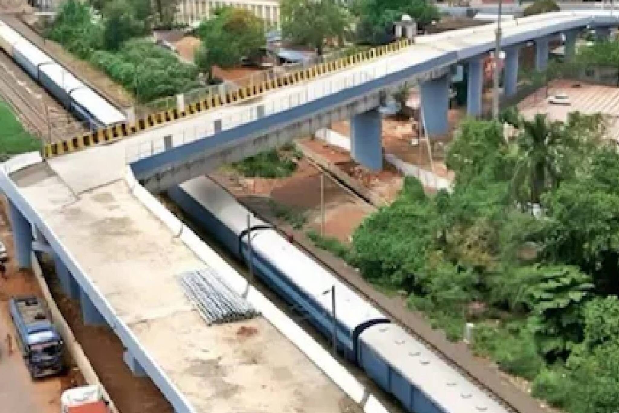 মধ্যপ্রদেশে ৯০ ডিগ্রি সেতু, নিরাপত্তা নিয়ে উঠছে প্রশ্ন, জবাব দিলেন মন্ত্রীও