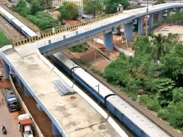 Bhopal: মধ্যপ্রদেশে ৯০ ডিগ্রি সেতু, নিরাপত্তা নিয়ে উঠছে প্রশ্ন, জবাব দিলেন মন্ত্রীও