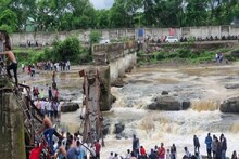 সেলফির নেশাই কাল হল! ব্রিজ ভাঙল হুড়মুড়িয়ে... জলের তোড়ে ভেসে গেলেন ১৫ জন! মৃত ৫ জন