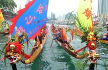 চিনের ড্রাগন বোট ফেস্টিভ্যালে আতসবাজি