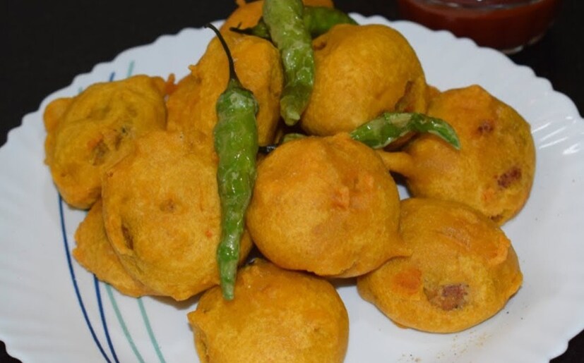 আগে তার বাবা এই দোকান চালাত। ‌ বর্তমানে তারা দুই ভাই মিলে এই দোকান চালাচ্ছেন। ‌এ বিষয়ে দোকানে আসা ক্রেতারা বলেন , এই এলাকায় এই চপের দোকান খুবই বিখ্যাত। তারা মাঝের মধ্যেই এই চপের দোকান থেকে চপ কিনে থাকেন। দুর্দান্ত পেস্ট এই দোকানের চপের। পরিষ্কার পরিচ্ছন্নভাবে চপ তৈরি করা হয় এখানে। তাই অন্যান্য দোকান থাকতেও তারা এই দোকান থেকেই চপ কিনে থাকেন।