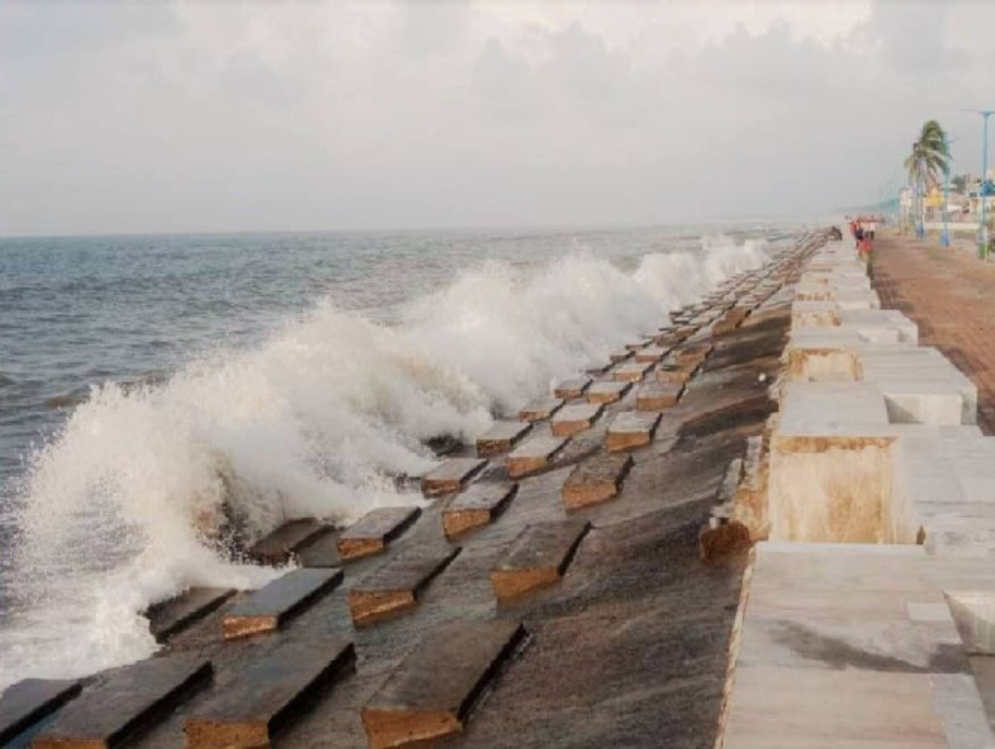 সকাল সকাল 'ভেসে গেল' দিঘা! পশ্চিমবঙ্গ ও বাংলাদেশ সংলগ্ন উপকূলে এই নিম্নচাপের অবস্থান, প্রবল বৃষ্টি 