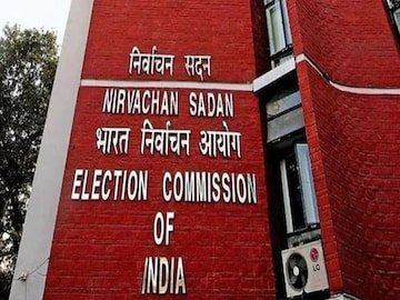 Election Commission: ভুয়ো ভোটার কাণ্ডে এবার বিপাকে চার সরকারি আধিকারিক, নবান্নকে বড় নির্দেশ দিল নির্বাচন কমিশন! Election Commission: ভুয়ো ভোটার কাণ্ডে এবার বিপাকে চার সরকারি আধিকারিক, নবান্নকে বড় নির্দেশ দিল নির্বাচন কমিশন!