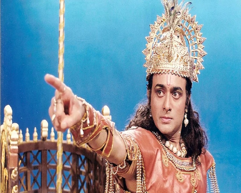 নিতীশ ভরদ্বাজ ১৯৯১ সালে বিয়ে করেছিলেন মনীষা পাতিলকে, যিনি বিখ্যাত ম্যাগাজিন এডিটর বিমলা পাতিলের কন্যা। তাঁদের একটি পুত্র ও একটি কন্যা রয়েছে। প্রায় ১৪ বছর তাঁদের দাম্পত্য জীবন স্থায়ী হয়। কিন্তু মতবিরোধ ধীরে ধীরে সম্পর্কে ফাটল ধরায় এবং শেষপর্যন্ত বিচ্ছেদ ঘটে। কেন বিচ্ছেদ ঘটেছিল তা স্পষ্টভাবে কখনও সামনে আসেনি, তবে এই ঘটনাই তাঁর ব্যক্তিজীবনে নেমে আনে প্রবল অস্থিরতা।
