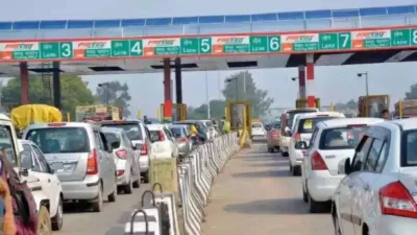 পুরনো FASTag ব্যবহারকারীদের কী করণীয়? গাড়ির মালিকরা কিন্তু নতুন ব্যবস্থায় পরিবর্তন করতে পারেন। এর জন্য তাঁদের অতিরিক্ত কোনও নথিপত্র দেখাতেও হবে না অথবা অতিরিক্ত কোনও অ্যাকাউন্ট চার্জও দিতে হবে না। এর পাশাপাশি ১৫ বছরের জন্য ৩০,০০০ টাকা এককালীন পেমেন্ট-সহ আজীবন FASTag চালু করার পূর্ববর্তী নীতি বাতিল করা হয়েছে।