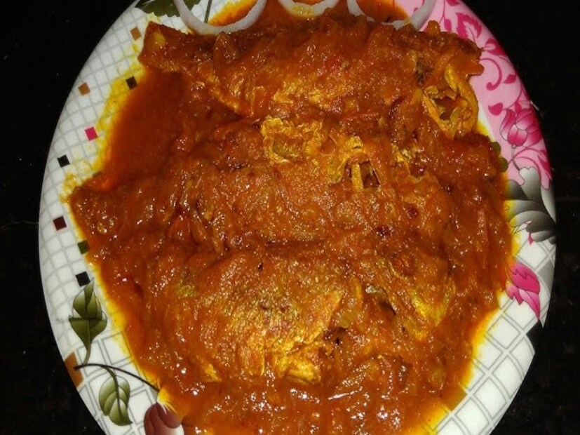 প্রায় ৪ ফুট লম্বা এবং ৪৫ কেজি ওজনের এই মাছটি ৫ বছর পর্যন্ত বাঁচতে পারে। এর দাঁত খুবই শক্তিশালী শুধু নয় প্রায় ১০০০টি পর্যন্ত দাঁত থাকে এই মাছের। এর সাহায্যে এটি পাথরের মধ্যে গর্ত করে লুকিয়ে থাকতে পারে।