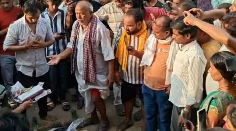 তথ্য অনুযায়ী, নিচলাউলের ​​কৃষ্ণ নগর ওয়ার্ডের বাসিন্দা ২২ বছর বয়সী প্রিয়াঙ্কা মাধেশিয়ার সঙ্গে একই শহরের বাসিন্দা সানি মাধেশিয়ার প্রেমের সম্পর্ক বহু বছর ধরে ছিল। উভয়ের পরিবার এই বিষয়টি জানতে পেরে পারস্পরিক সম্মতিতে ২৯ নভেম্বর বিয়ে ঠিক করে। 