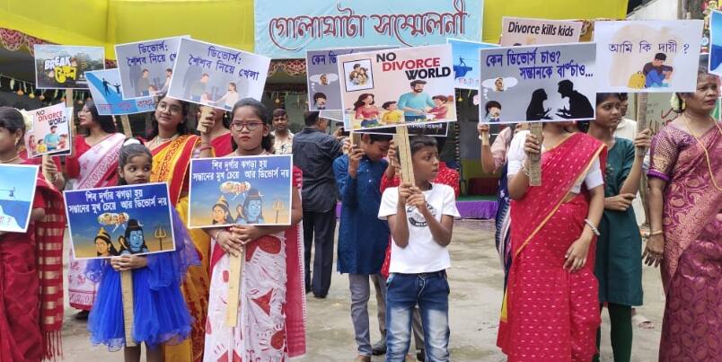  ফুচকা নিয়েও পুজো প্যান্ডেল হয়েছে। আস্ত ট্যাক্সি নিয়েও হয়েছে। কিন্তু ডিভোর্স নিয়ে পুজোর থিম? এটাও সম্ভব?